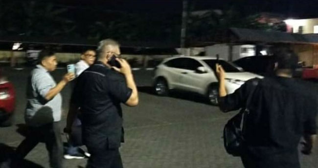 Sekprov Steve Kepel keluar dari ruangan pemeriksaan Tipidkor tanpa memberikan pernyataan kepada awak media.