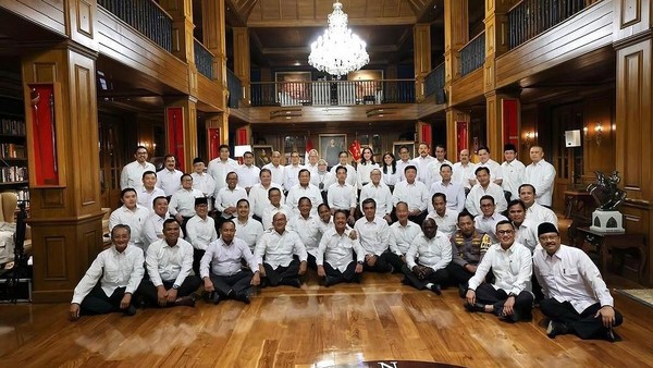 Ini foto Prabowo-Gibran bareng calon menteri di Hambalang (Dok Instagram Yusril).