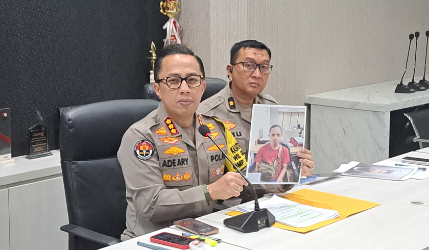 Kabid Humas Polda Metro Jaya, Kombes Pol Ade Ary Syam Indradi saat memberikan keterangan pers. (Foto: PMJ News/Fajar)