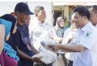 Wabup Dony Lumenta Sambangi Korban Kebakaran dan Salurkan Bantuan Pangan